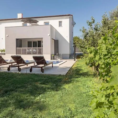 Mit Privatpool Fuer 8 Personen Ca 200 Qm In Medulin, Istrien Suedkueste Von Istrien Dom wakacyjny