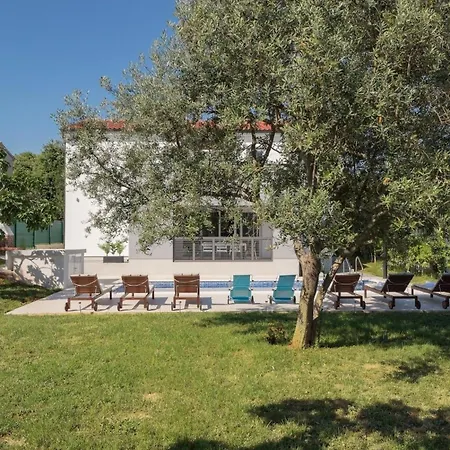 Mit Privatpool Fuer 8 Personen Ca 200 Qm In Medulin, Istrien Suedkueste Von Istrien